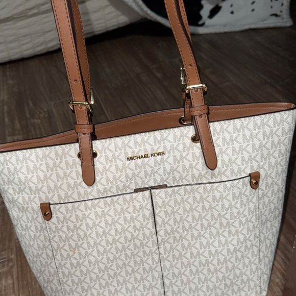 Purses - Picture 5 of 9